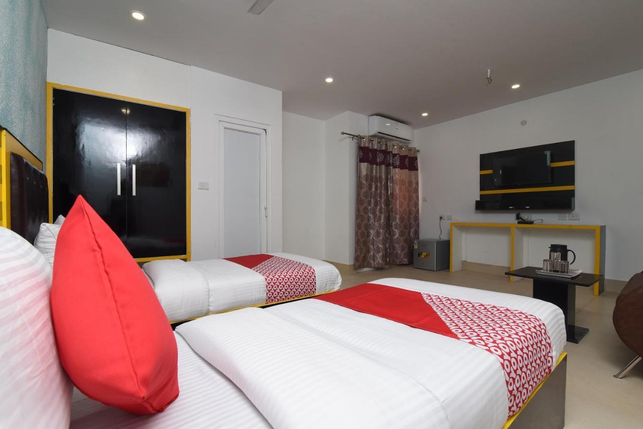 Capital O 13310 Noida Suites Екстер'єр фото