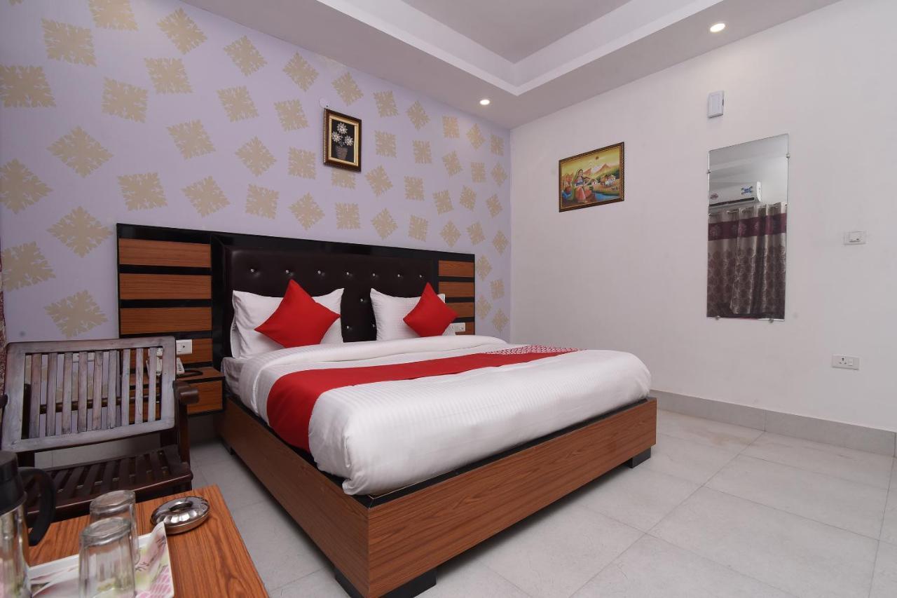 Capital O 13310 Noida Suites Екстер'єр фото