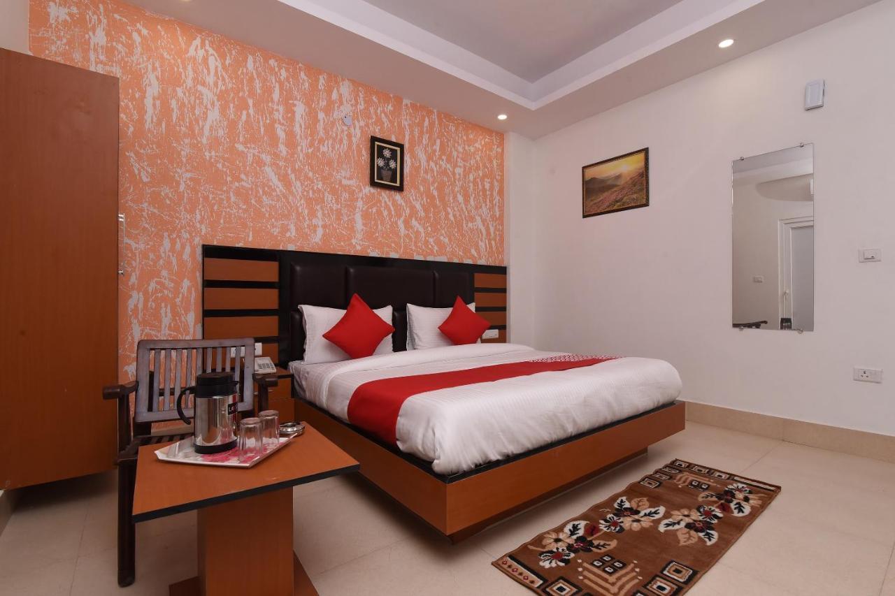 Capital O 13310 Noida Suites Екстер'єр фото