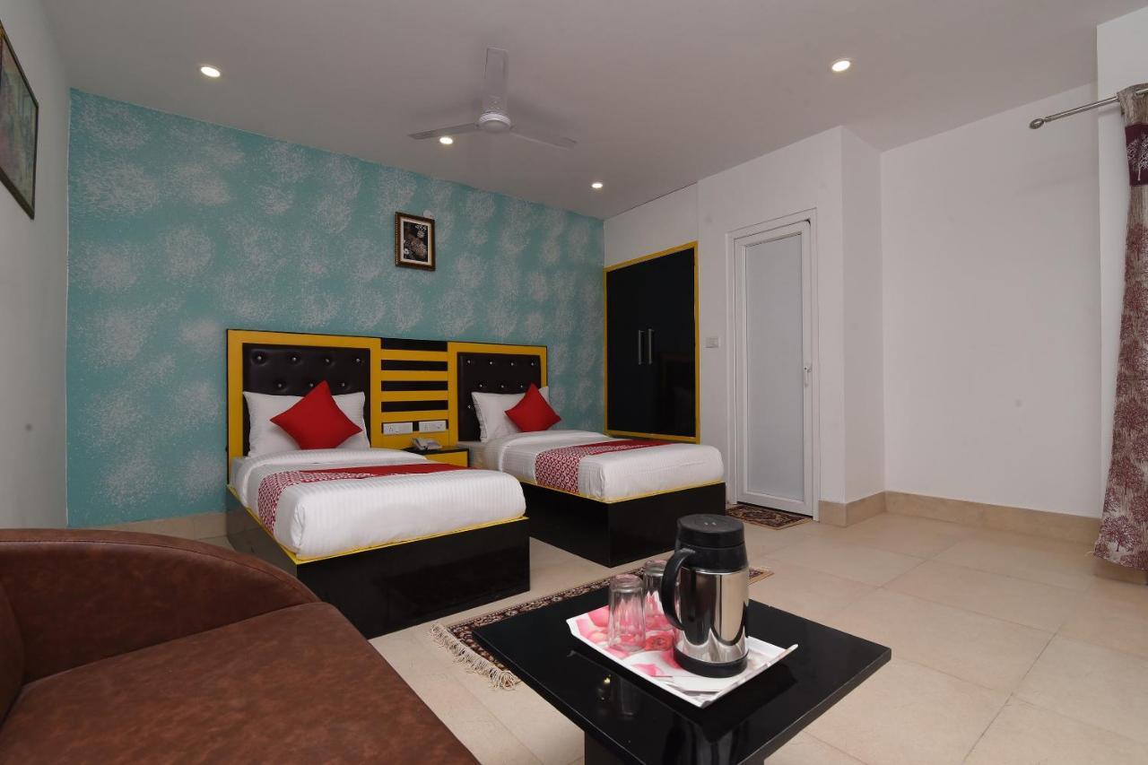 Capital O 13310 Noida Suites Екстер'єр фото