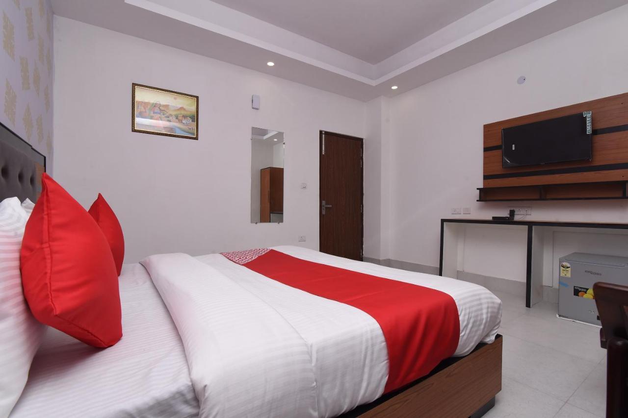 Capital O 13310 Noida Suites Екстер'єр фото