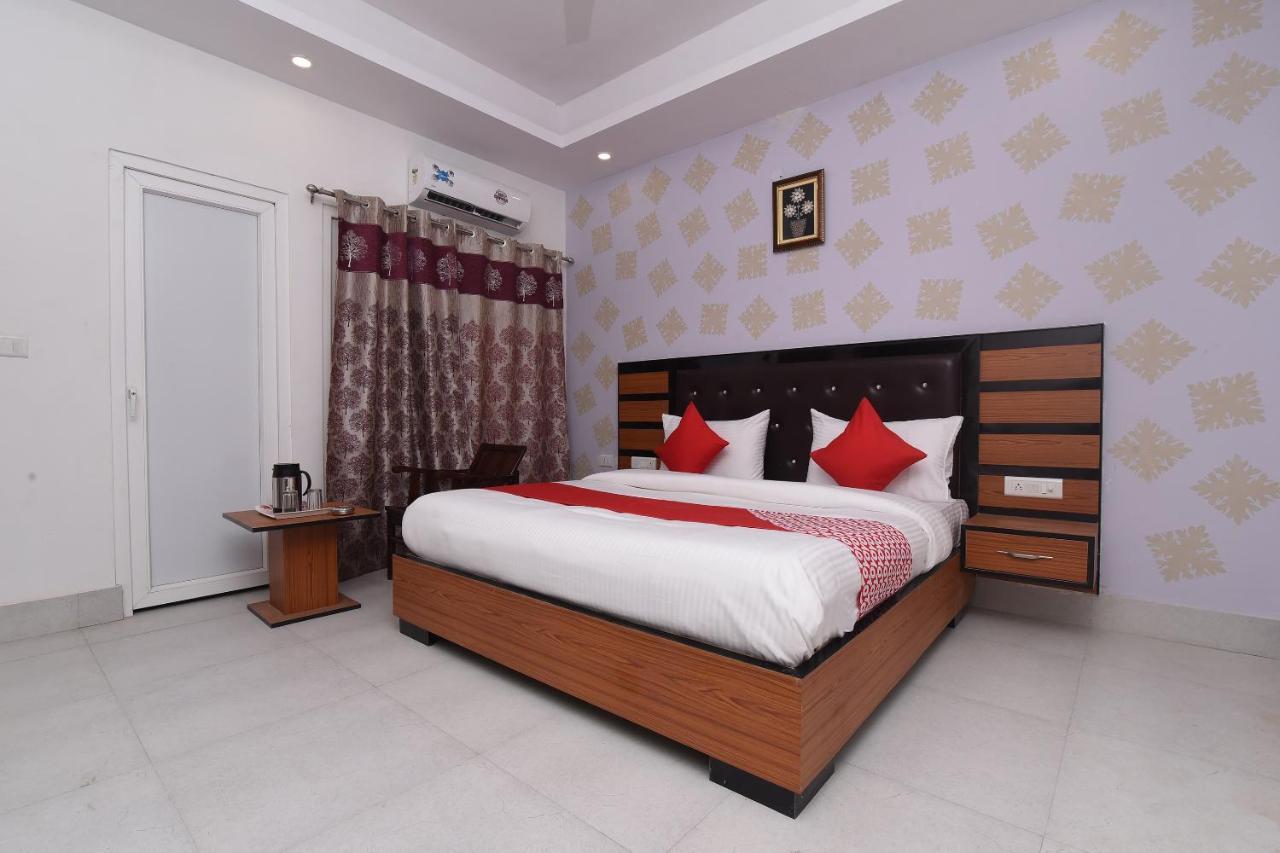 Capital O 13310 Noida Suites Екстер'єр фото
