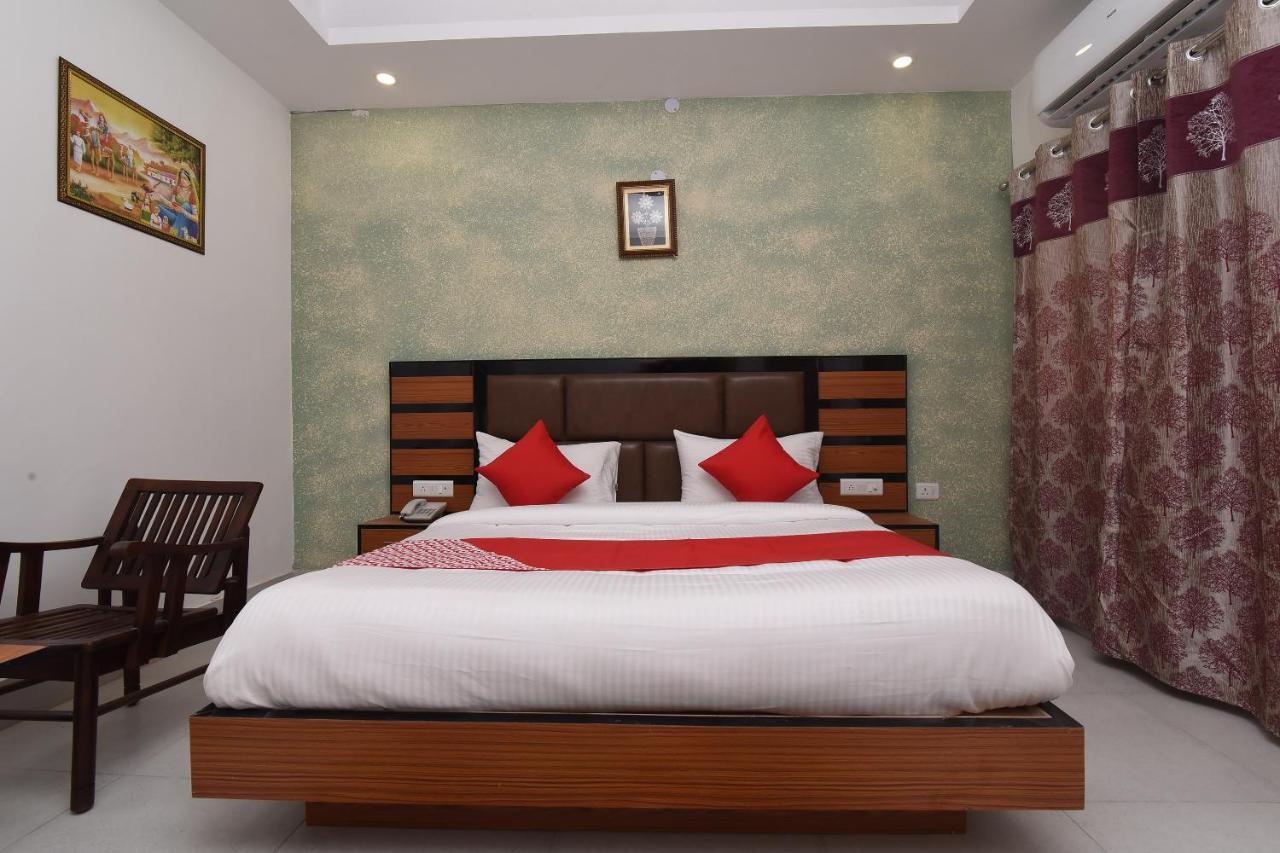 Capital O 13310 Noida Suites Екстер'єр фото