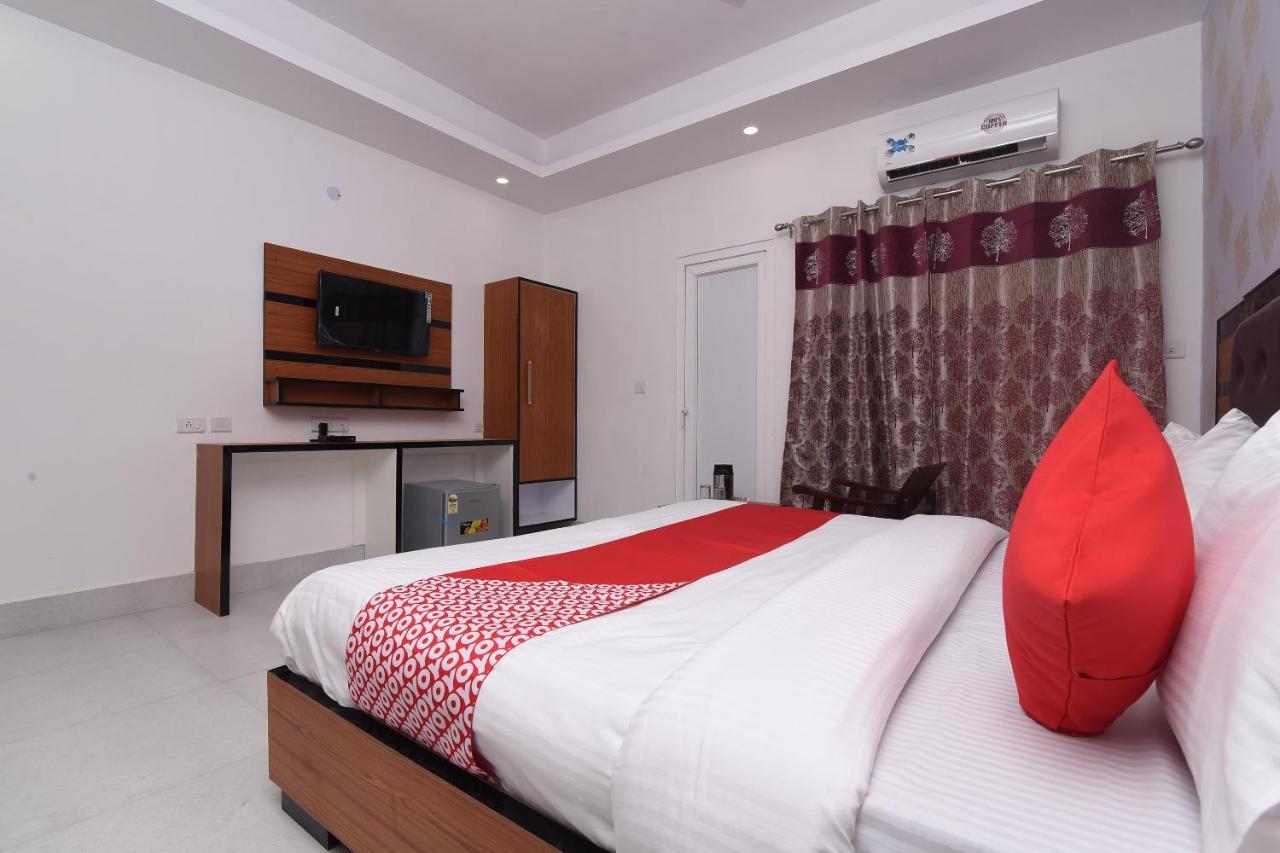 Capital O 13310 Noida Suites Екстер'єр фото