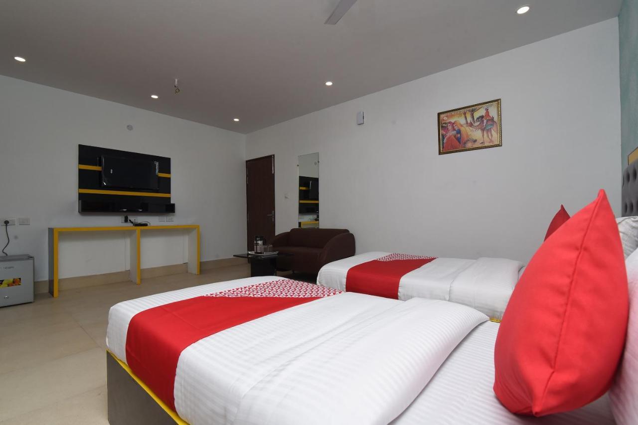 Capital O 13310 Noida Suites Екстер'єр фото