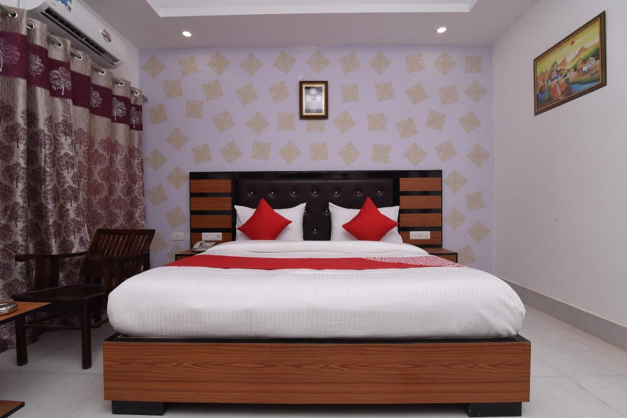 Capital O 13310 Noida Suites Екстер'єр фото