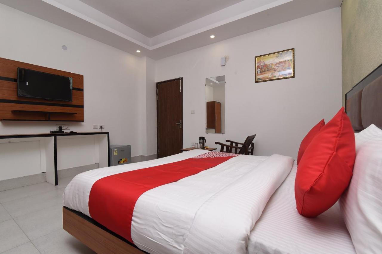 Capital O 13310 Noida Suites Екстер'єр фото