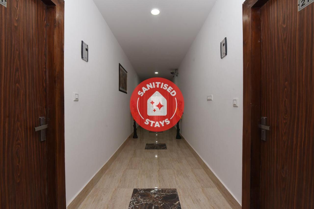 Capital O 13310 Noida Suites Екстер'єр фото