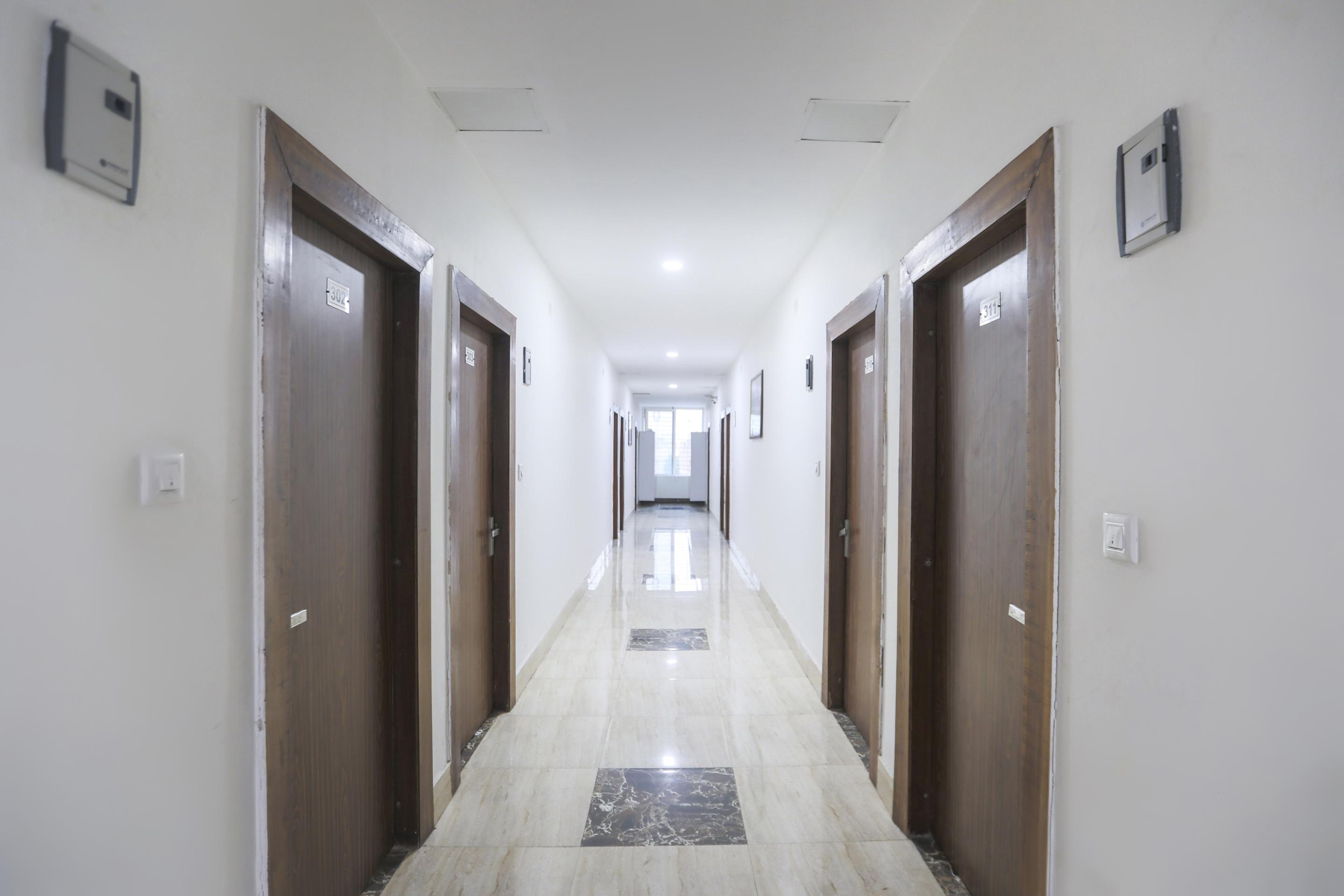 Capital O 13310 Noida Suites Екстер'єр фото