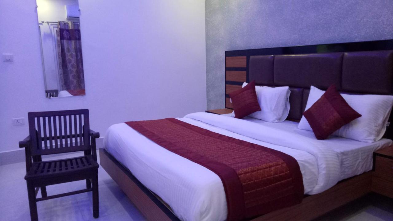 Capital O 13310 Noida Suites Екстер'єр фото
