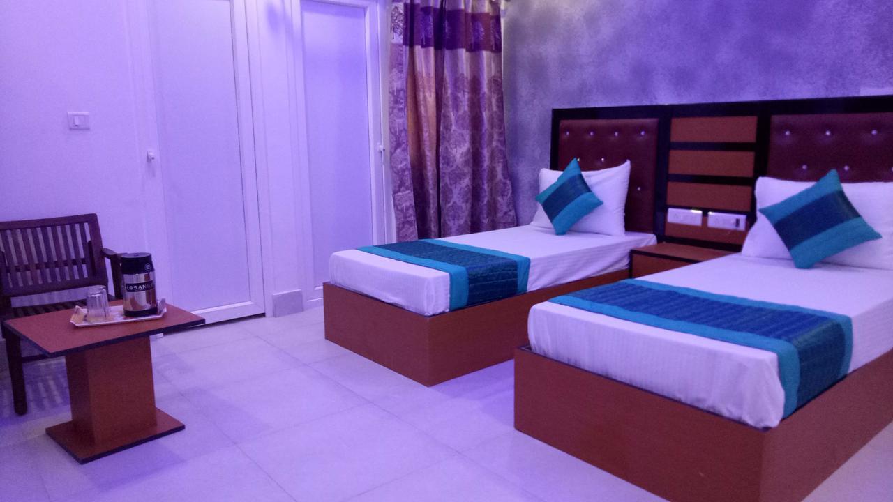 Capital O 13310 Noida Suites Екстер'єр фото