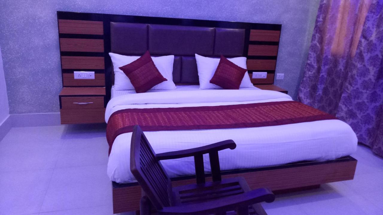 Capital O 13310 Noida Suites Екстер'єр фото