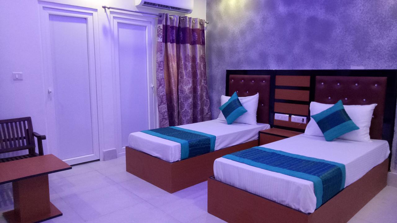 Capital O 13310 Noida Suites Екстер'єр фото