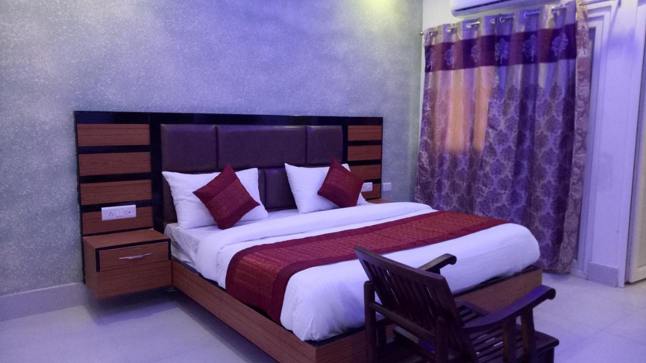 Capital O 13310 Noida Suites Екстер'єр фото