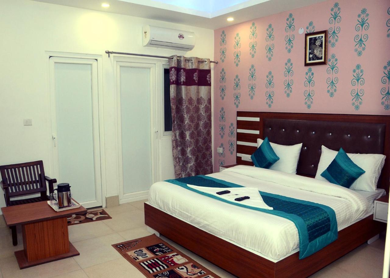 Capital O 13310 Noida Suites Екстер'єр фото