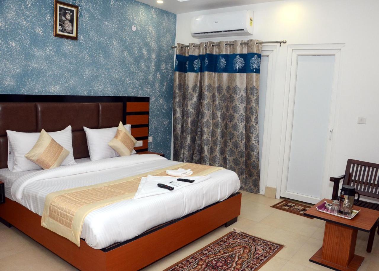 Capital O 13310 Noida Suites Екстер'єр фото