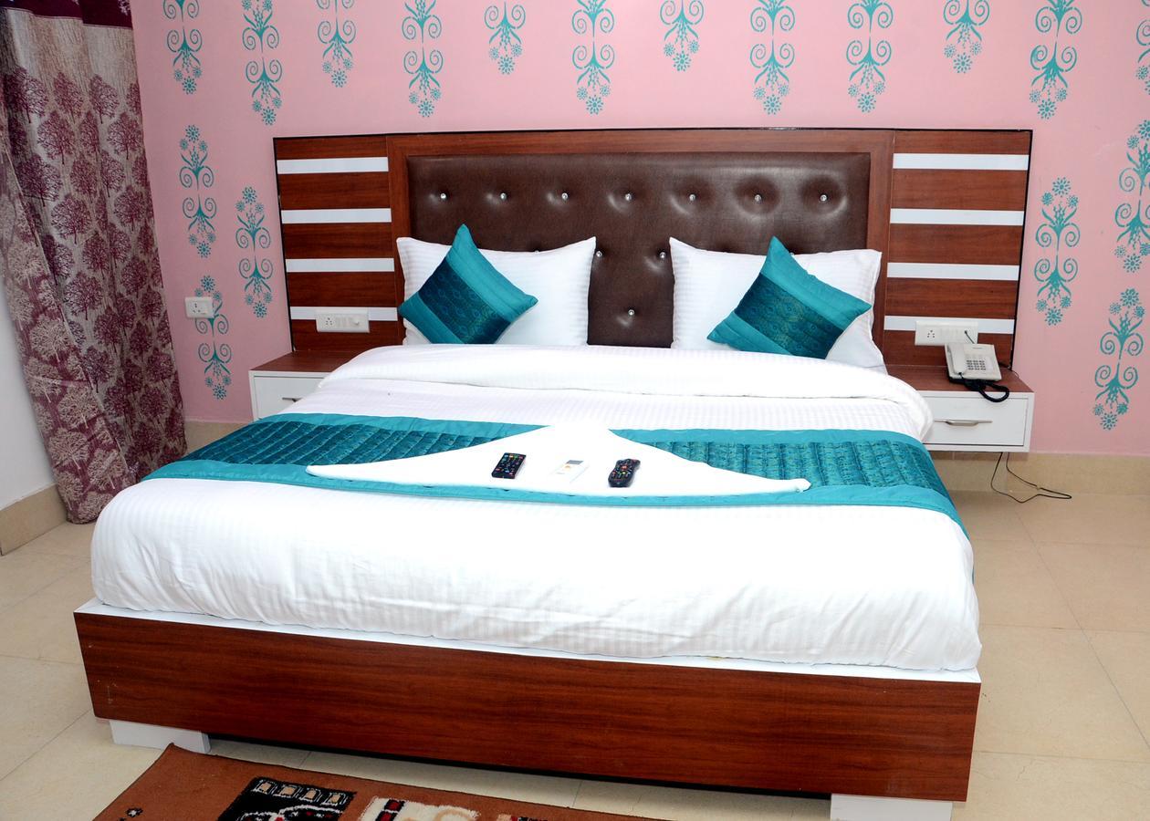Capital O 13310 Noida Suites Екстер'єр фото