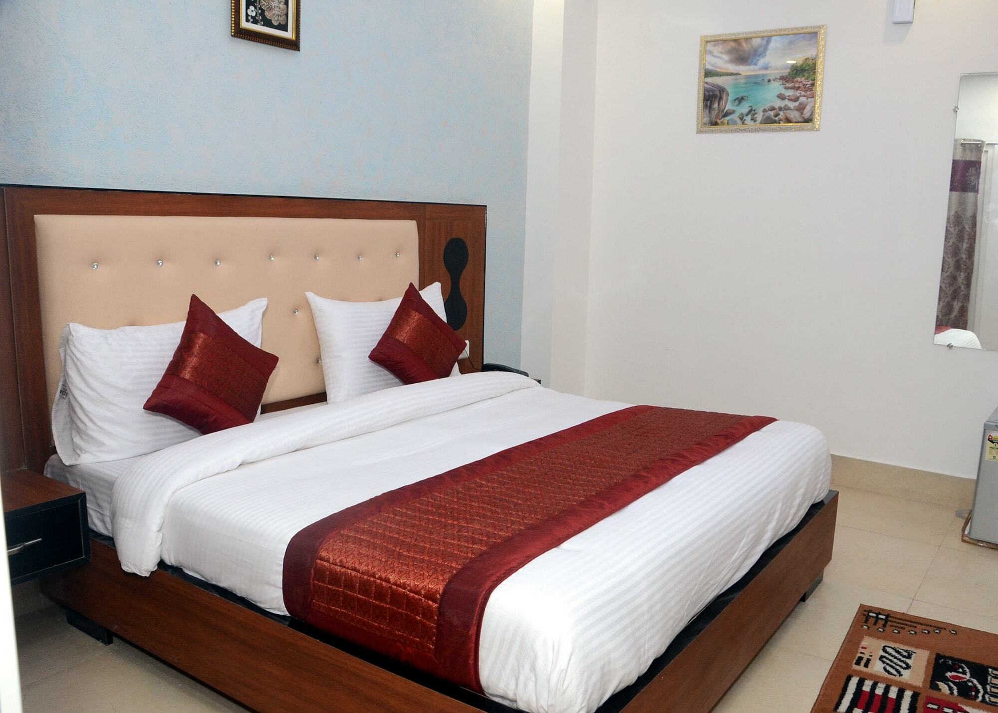 Capital O 13310 Noida Suites Екстер'єр фото